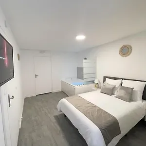 https://le-corbusier-cosy-spa.hotels-rhonealpes.com